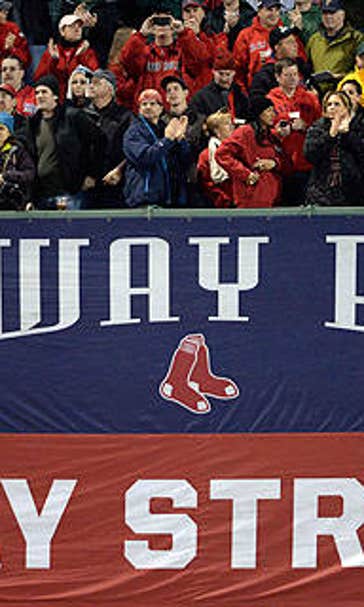 Boston fans converge on bombing site